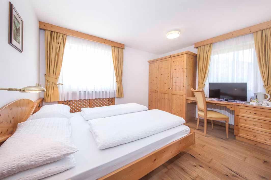 Hotel Garni Morene Сельва-ди-Валь-Гардена Экстерьер фото