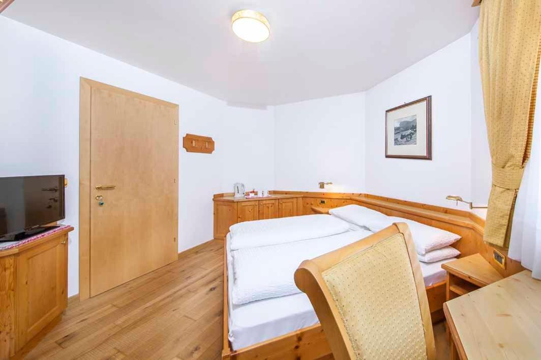Hotel Garni Morene Сельва-ди-Валь-Гардена Экстерьер фото